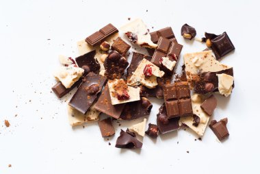 çikolatanın farklı çeşitleri.