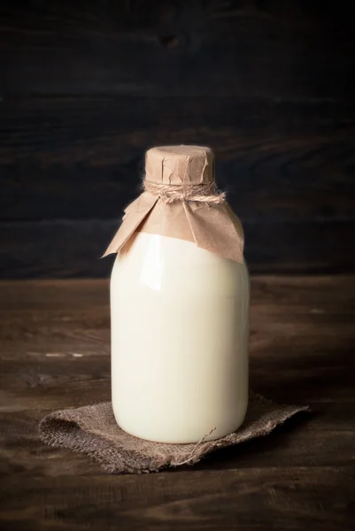 Flasche mit Milch — Stockfoto