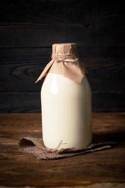 Fles met melk — Stockfoto