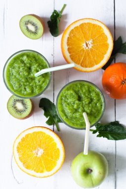 Taze yeşil smoothie 