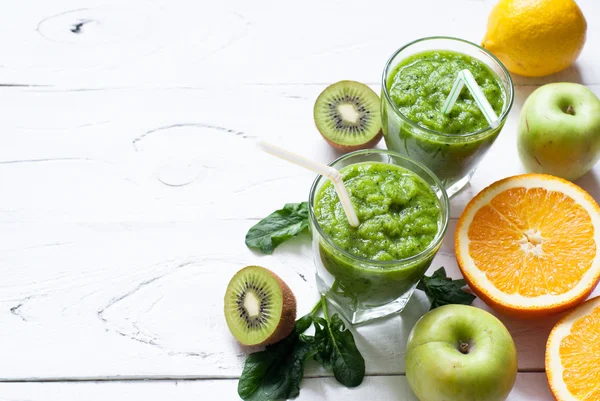 Fresh green smoothie — Stock Photo, Image