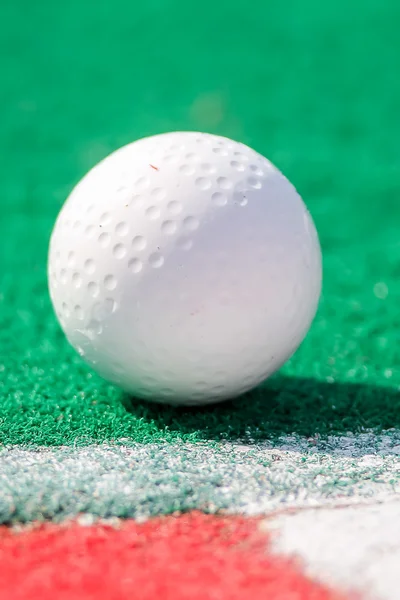 Bola de hóquei em campo pronta para um canto — Fotografia de Stock