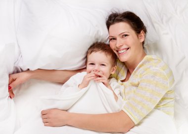 Anne ve Oğul Oynuyor