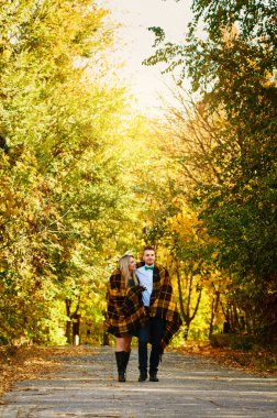 Aşk sonbaharda düşüyor