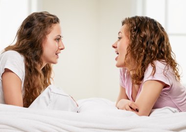 Dedikodu iki arkadaş