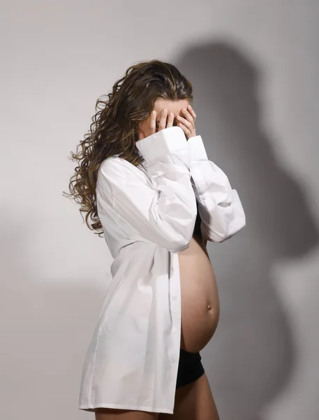 Dansen van de zwangere vrouw — Stockfoto