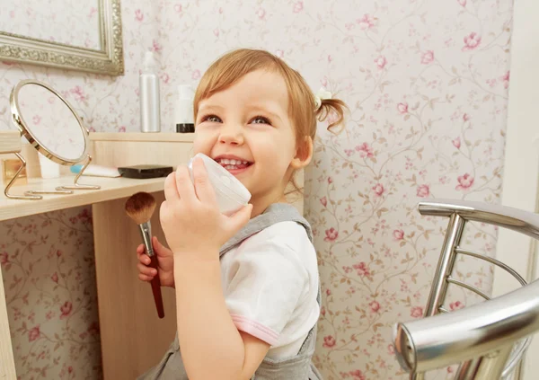 Pequena menina beleza — Fotografia de Stock