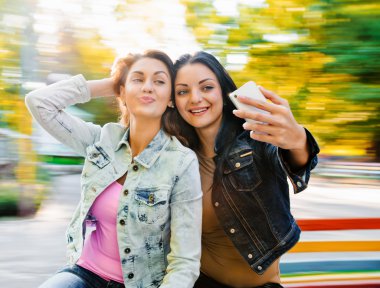 Kadınlar selfie eğlenceli