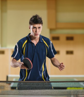 adam masa tenis oyuncusu