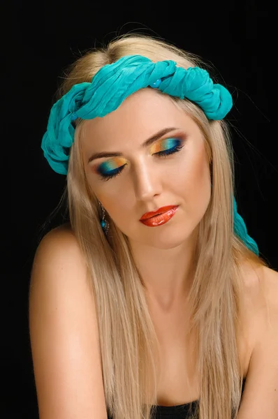 Femme avec maquillage turquoise — Photo