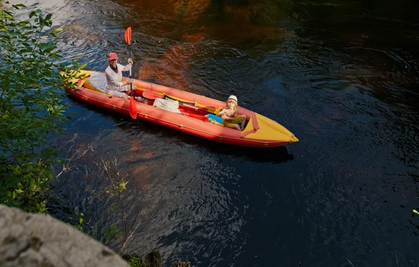 Familia en kayak — Foto de Stock