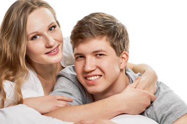 Çift yatak gülümseyen yalan