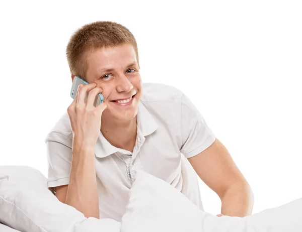 Chatear en el hombre sonriente móvil — Foto de Stock