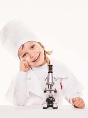 Mikroskop çocuk. küçük bilim adamı