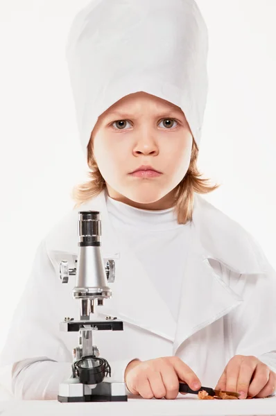 Microscope Boy. petit scientifique — Photo