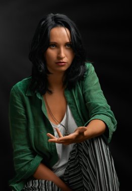 Casual kadın portre. jest soran