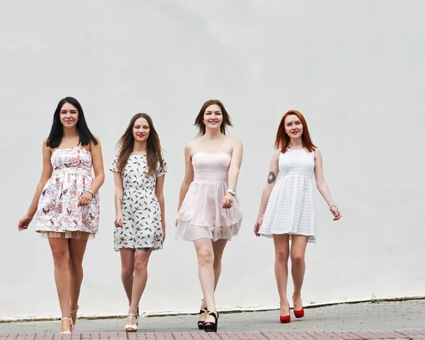 Group of young women walking — Stock Photo, Image