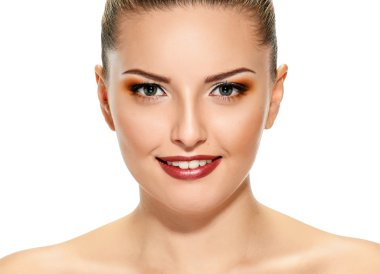 güzel genç kadın güler yüz