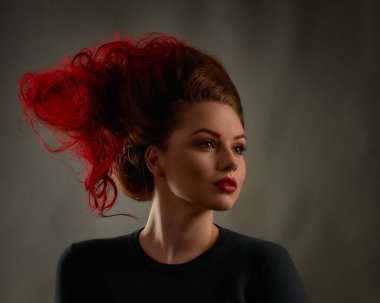 Şatafatlı savurgan saç stili