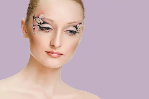 Skönhetsporträtt. Kreativ makeup — Stockfoto