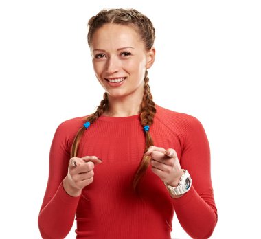 Gülümseyen sporcu kadın el kol hareketi yapıyor