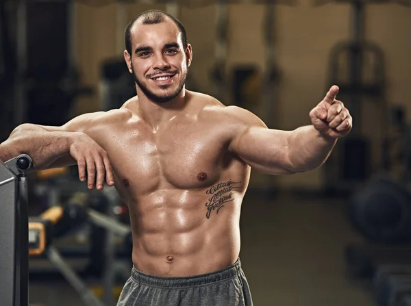 Smiling athlete at the gym — Stock Photo, Image