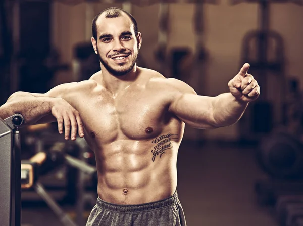 Smiling athlete at the gym — Stock Photo, Image