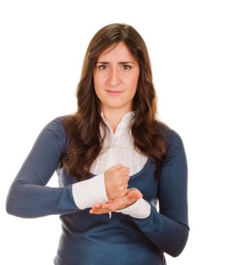 Çıktıktan genç kadın tekme yumruk kol sıktı