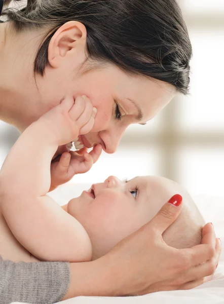 Mãe com seu bebê — Fotografia de Stock