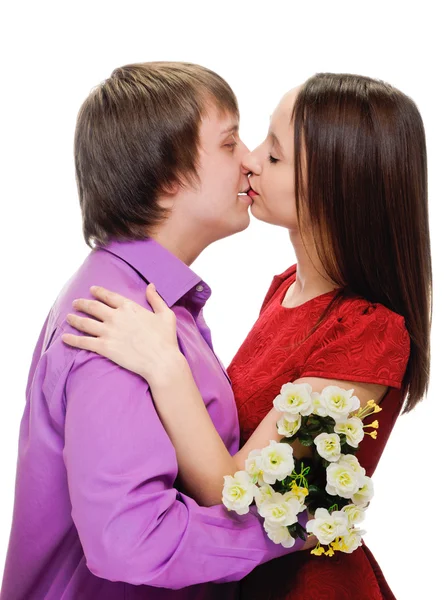 Mann schenkt Frau Blumenstrauß — Stockfoto