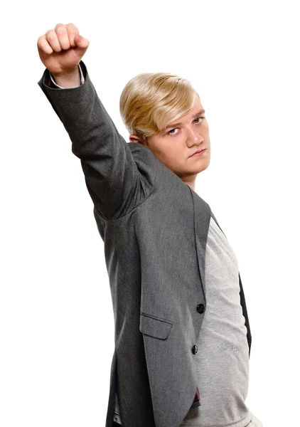Вышедший молодой человек, поднимающий сжатый кулак — стоковое фото