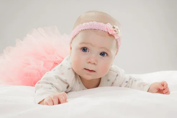 Seis meses de idade caucasiano bebê menina — Fotografia de Stock