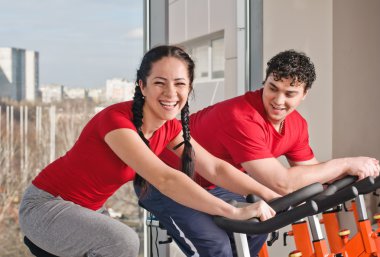 Spor salonunda iplik Bisiklet