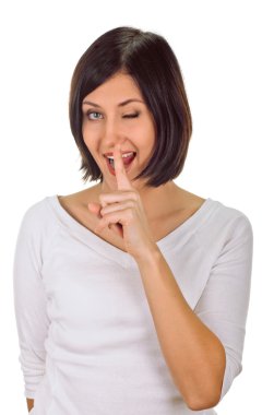 Kadın sessizlik işareti gösteriyor