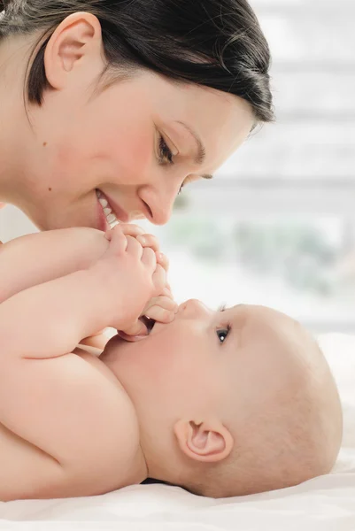 Mutter mit ihrem Baby — Stockfoto