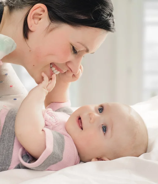 Mutter mit ihrem Baby — Stockfoto