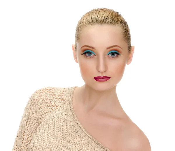 Vacker kvinnlig ansikte med ljusa mode make-up — Stockfoto