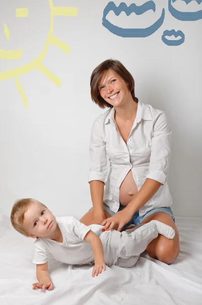 Pregnant mother — Stock Photo, Image