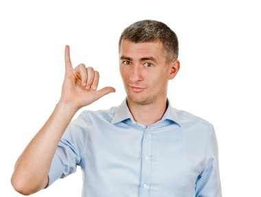 adam parmak şişe gibi gösteriliyor. İçki