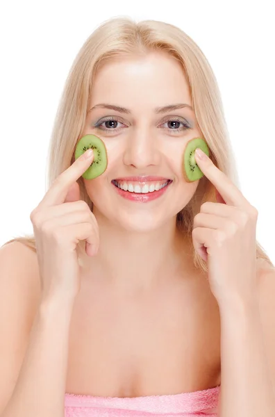 Mujer consiguiendo fruta máscara facial cosmética —  Fotos de Stock