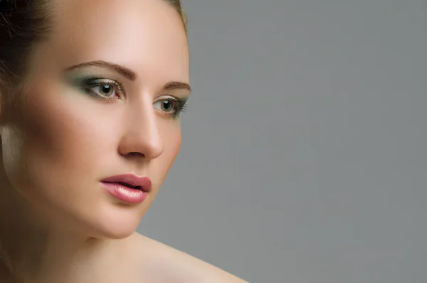 Make-up. Beautiful model with green make up — Stock Photo, Image