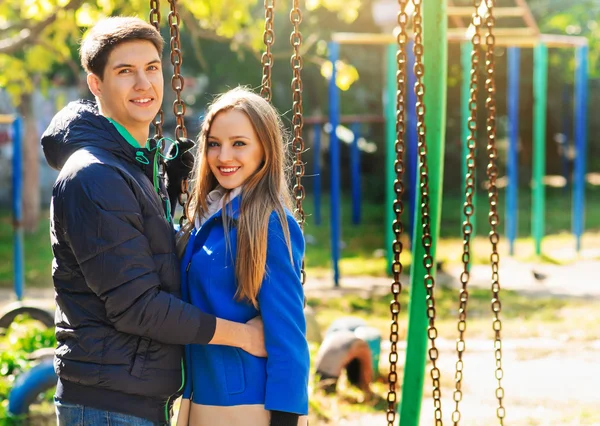 Casal no outono — Fotografia de Stock