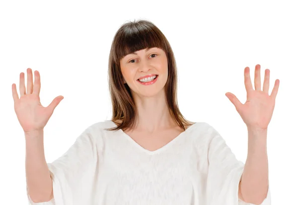10 개의 손가락을 보여주는 웃는 여자 — 스톡 사진