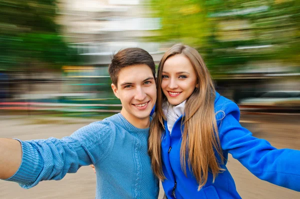 Pareja joven otoño —  Fotos de Stock