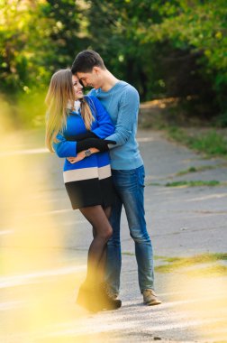 Aşk sonbaharda düşüyor