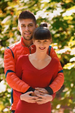 Aşk sonbaharda düşüyor