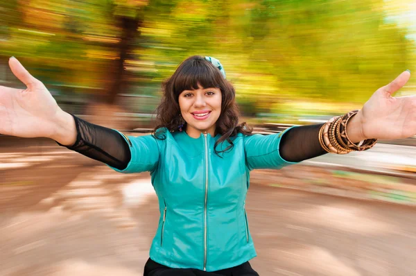 Hermosa mujer en otoño —  Fotos de Stock