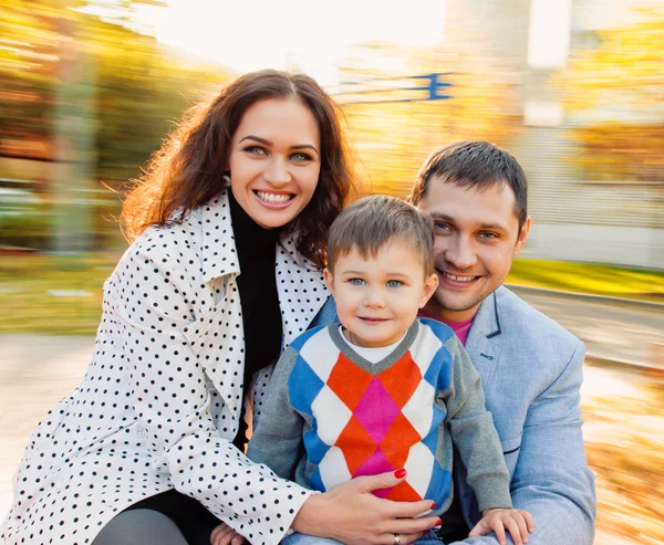 Portret familie In carrousel — Stockfoto