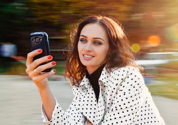 Hablando con el teléfono — Foto de Stock