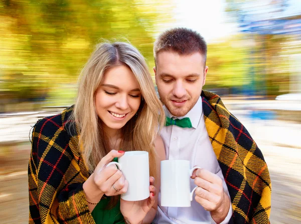 Feliz pareja joven — Foto de Stock